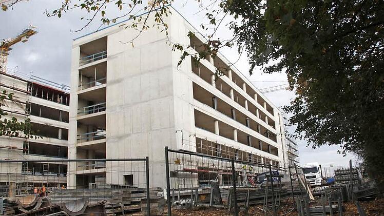Im Süden Forchheims entsteht derzeit eine neue Halle für die Siemens-Medizinsparte.  Foto: Josef Hofbauer