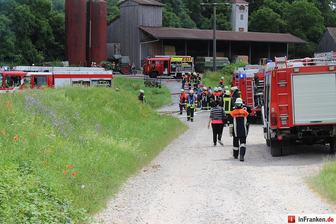 Landwirtschaftliches Anwesen in Vollbrand - 150 bis 200 Kuehe qualvoll verendet