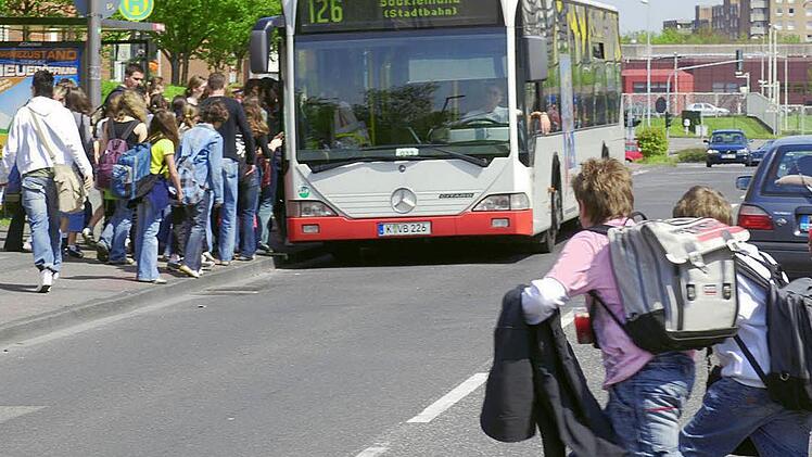 Die Schule fängt an und plötzlich sind viele Kinder unterwegs - auch auf der Straße.  Foto: dpp-AutoReporter