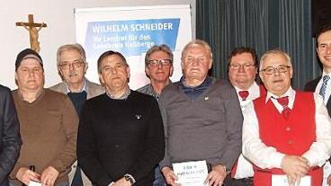 Die weiteren Geehrten des CSU-Ortsverbandes Dankenfeld mit den Vertretern der örtlichen CSU, des Kreisverbandes und der Gemeinde Oberaurach  Fotos: gg