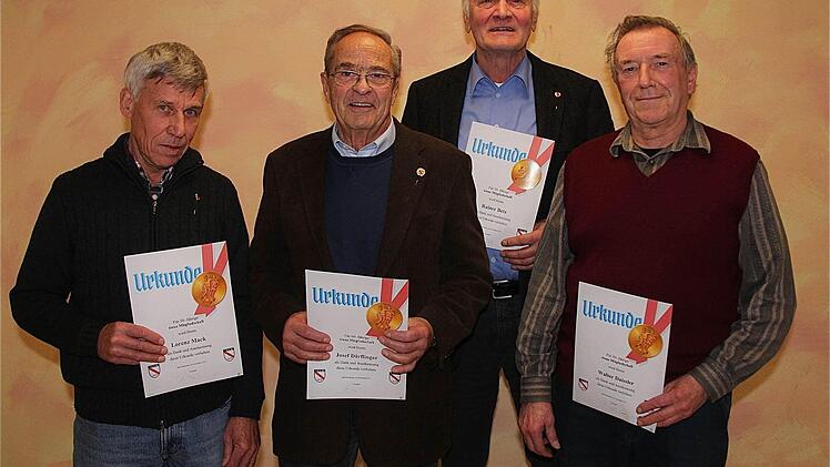 FC-Veteranen (von links): Lorenz Mack, Josef Dörflinger, Rainer Betz und Walter Daissler.