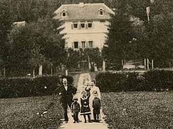 Erinnerung an Kindheitstage in Bad Brückenau: Ein Familienfoto aus dem Jahre 1906 zeigt den damals zehnjährigen Ernst Putz (ganz rechts) zusammen mit seinen Eltern Sebastian und Amalie Putz und den Geschwistern Josef (von links), Elisabeth und Charlotte. Repro: Ralf Ruppert/ Archiv Saale-Zeitung