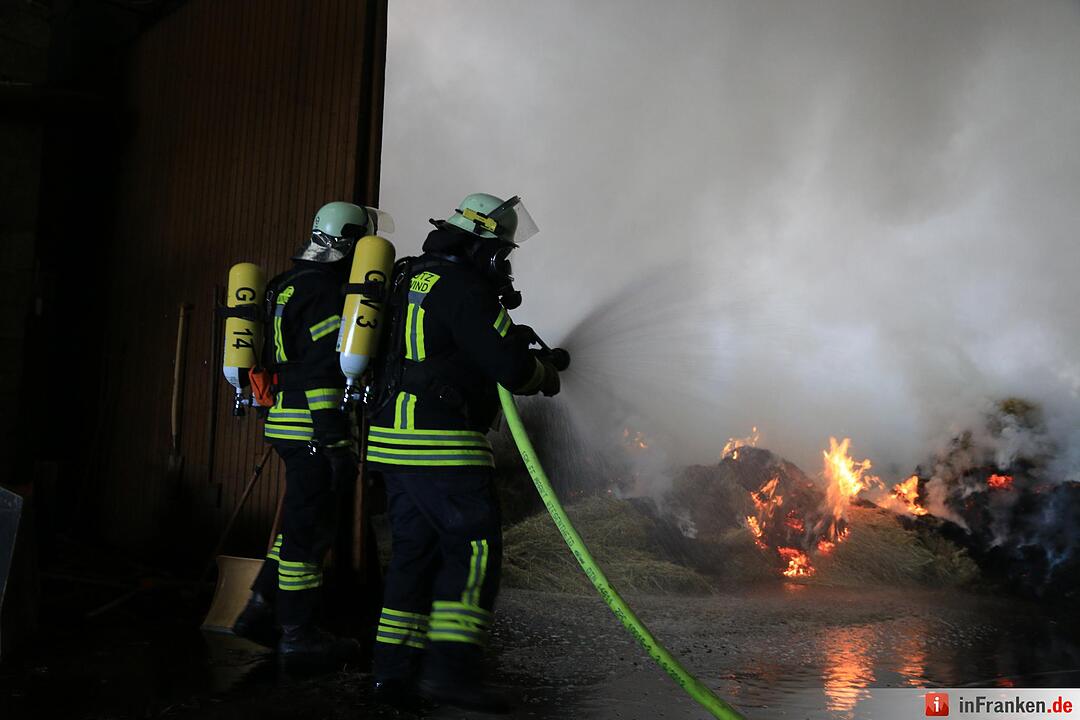 Feuer zerstört Scheune in Hohn am Berg