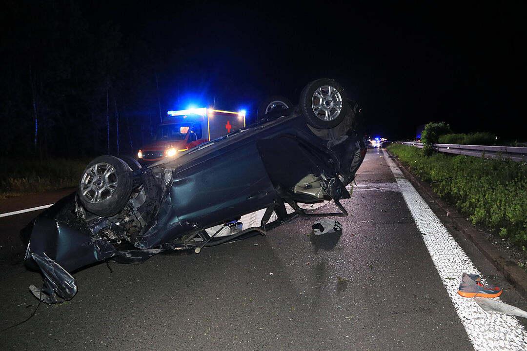 A73 bei Bamberg: Auto überschlägt sich