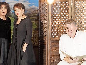 Autor Patrick Tschan liest, und Doris Hintermann und Ursina Gregori jodeln bei der Veranstaltung in Schloss Wei&szlig;enbrunn.  Foto: Schloss Wei&szlig;enbrunn