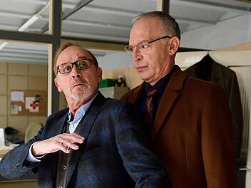 Letzter Fall f&uuml;r Zangel alias Christoph S&uuml;&szlig; (rechts): Vor dem Abschied geht er aber noch einmal dem Trio um Ludwig Schaller (Alexander Held) auf die Nerven.