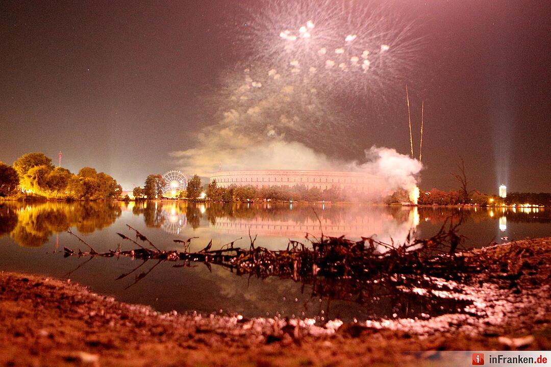 Abschlussfeuerwerk am Volksfest in Nürnberg