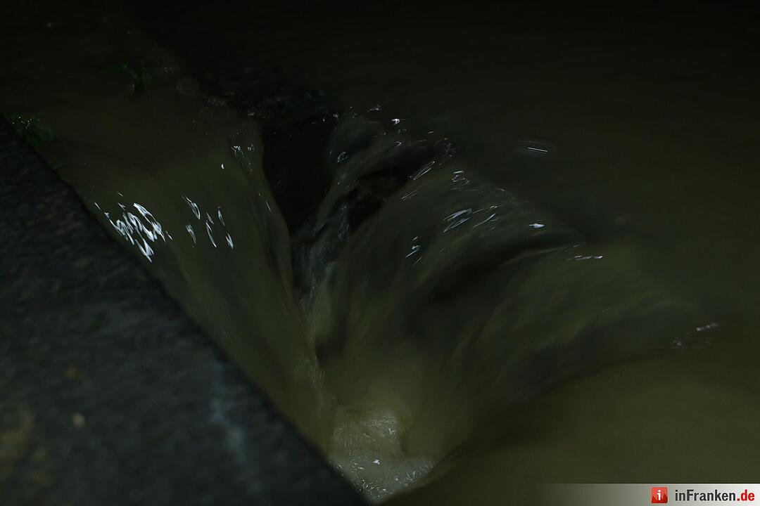 Unwetter in Mittelfranken: Überschwemmung, Blitzschlag, Straßenschäden