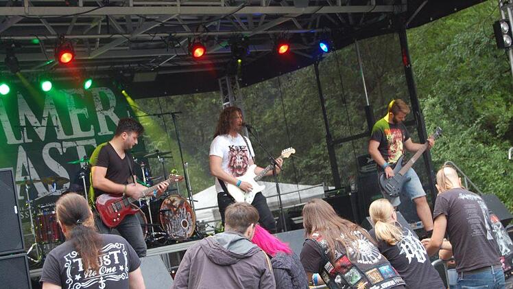 Feinsten Melodic Trash Metal aus Coburger Landen zelebrierte am Freitag auf dem früheren BGS Gelände das Quartett Beyond Orcus. Foto: Rolf Krebs