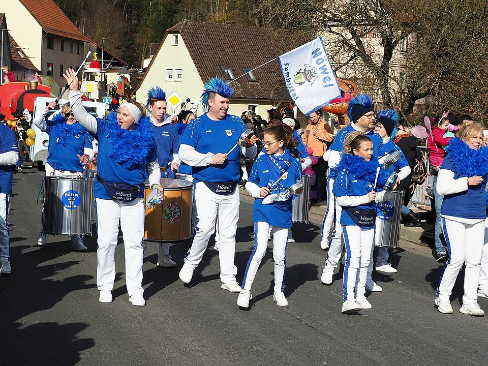 Buntes Faschingstreiben lockte tausende Besucher an.