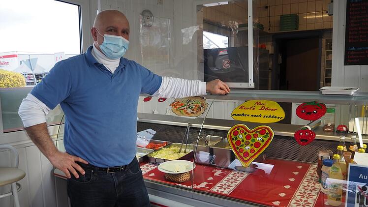 Cevdet Kurt wartet auf Kunden - normalerweise ist um die Mittagszeit in seinem "Kebap-Haus" mehr los.