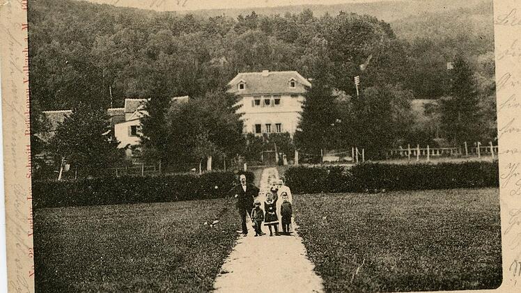 Familienbild mit den Eltern Sebastian und Amalie Putz sowie den Kindern (von links) Josef, Elisabeth, Lotte und Ernst.