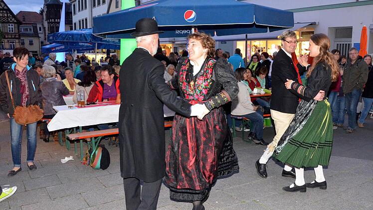 Auf dem Marktplatz wurde getanzt.