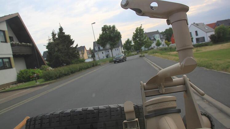 Seltsame Apparatur auf der Fronthaube: Das Gestell diente zum Einklinken eines Maschinengewehrs.