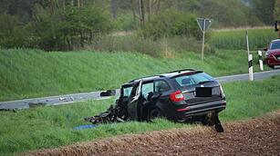 Frontalcrash mit Lkw in Oberfranken - 34-jähriger Autofahrer stirbt