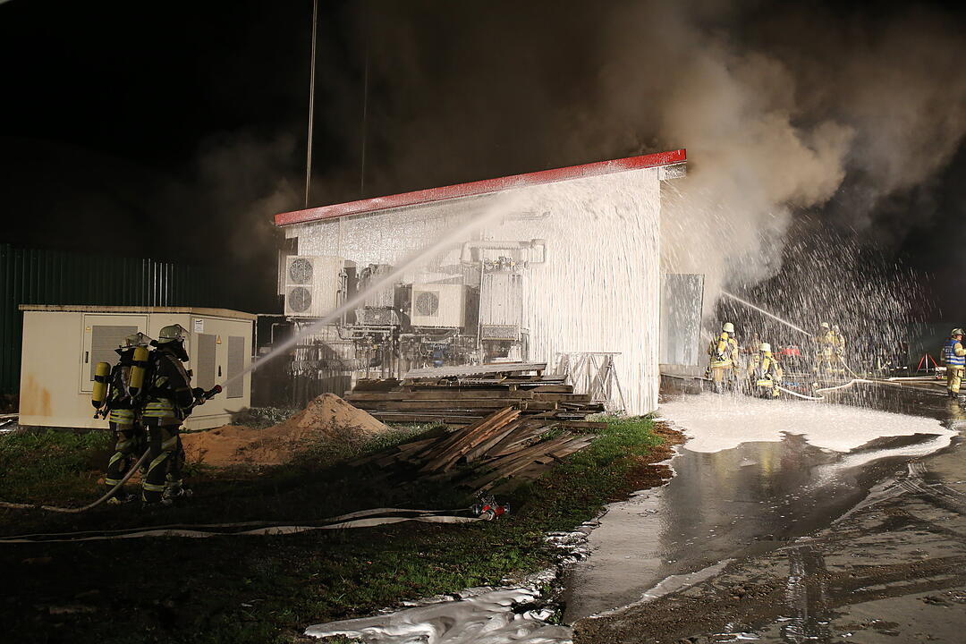 Brand in Biogasanlage: Feuerwehr kann Explosion verhindern