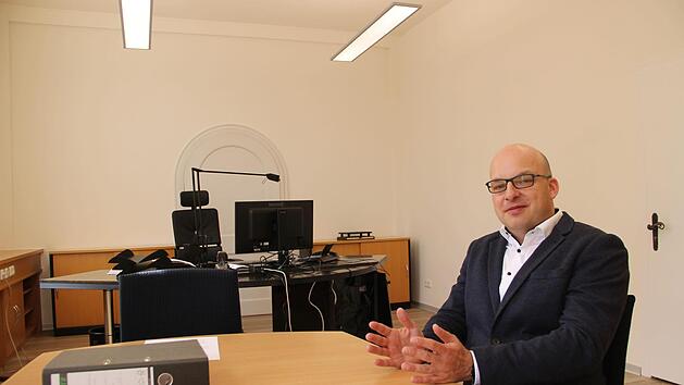 Bürgermeister Michael Kastl will das politische Leben der neuen Legislaturperiode zügig in Gang bringen. Dazwischen hofft er noch Zeit zu finden, die noch kahlen Wände in seinem frisch renovierten Büro lebendiger zu gestalten.Heike Beudert