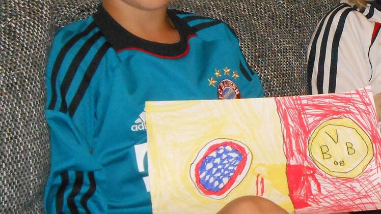 Nico hat ein Bild gemalt. Die Gegner im Champions League Finale: Bayern gegen Dortmund. Foto: privat
