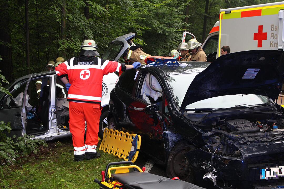 Frontalkollision auf regennasser Fahrbahn bei Fürth