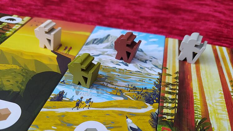Spiele-Test Trails: Rezension des kompakten Familienspiels rund ums Wandern