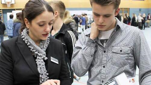 Personalreferentin Sandra Poßner (links) war für Scherer und Trier in Michelau in Lichtenfels dabei.