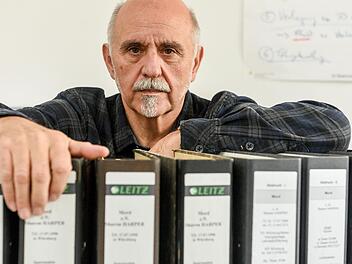 Der Würzburger Kripobeamte Karl Erhard hat den Mordfall Sharon Harper von 1990 wieder aufgerollt.  Fotos: Thomas Obermeier, Karl Erhard