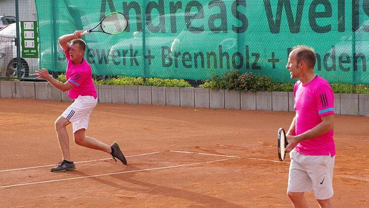 Der erfolgreichste Spieler Alexander Köstner (links) und sein Doppelpartner Rainer Stumpf. Beide stammen aus Wallenfels und spielen für die TG Culmitz.Fotos: Hans Franz