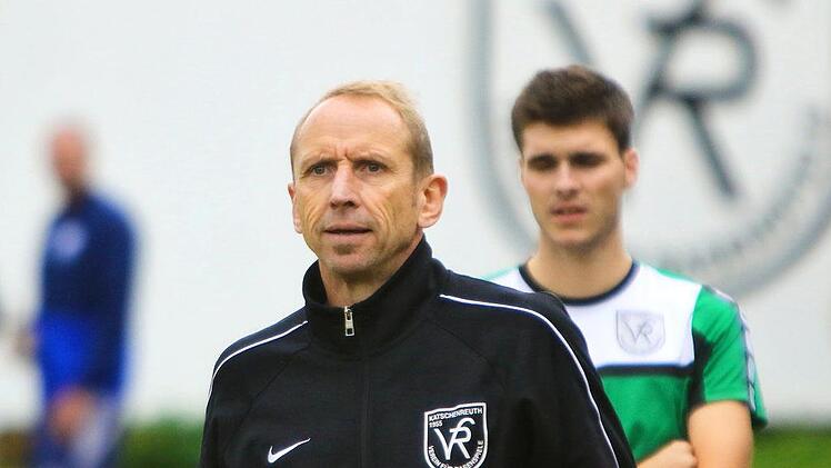 Detlef Zenk, Trainer des VfR Katschenreuth, ist skeptisch, dass in dieser Saison noch Fußball gespielt werden kann.Monika Limmer