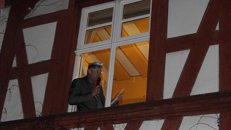 Neunkirchens Bürgermeister Richter antwortet den Narren.