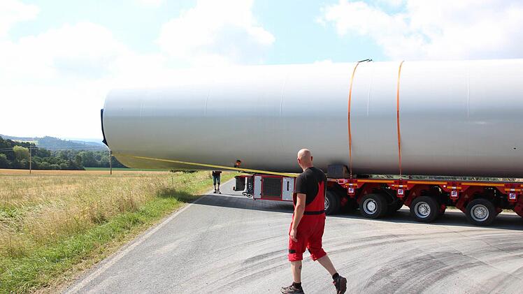 Abfahrt von den öffentlichen Straßen auf den Feldweg Foto: Friedwald Schedel
