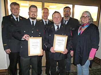 Ehrungen bei der Ebersbacher Wehr; unser Bild zeigt (von links) Kreisbrandinspektor Fritz Weinlein, Dominik Schieber, Vorsitzenden Günter Kolb, Klaus Wollnik, Kassier Stefan Müller und Dritte Bürgermeisterin Melanie Schieber.