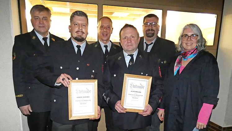 Ehrungen bei der Ebersbacher Wehr; unser Bild zeigt (von links) Kreisbrandinspektor Fritz Weinlein, Dominik Schieber, Vorsitzenden Günter Kolb, Klaus Wollnik, Kassier Stefan Müller und Dritte Bürgermeisterin Melanie Schieber.