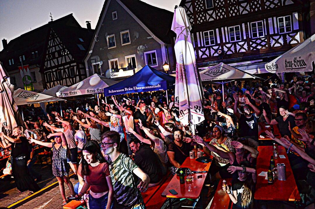 Auf dem Marktplatz Ebermannstadt wird gefeiert!