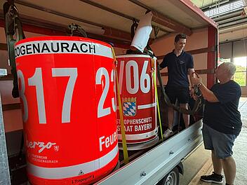 Wie Feuerwehrler als Flughelfer gegen die Flammen k&auml;mpfen