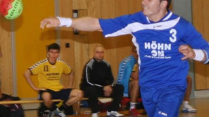 Der SG Kitzingen/Mainbernheim fehlte in den vergangenen Wochen mit Michael Burger einer ihrer Leistungsträger. Burger fällt wohl noch längere Zeit aus, allerdings wird er zusammen mit Georg Kränzler das Team die nächsten Spiele betreuen, bis möglichst schnell ein neuer Trainer gefunden ist. Der bisherige Coach Stefan Knötgen trat am Dienstag zurück. Foto: Kiemer