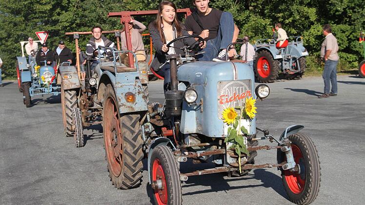 Die teils historischen Gefährte sorgen überall, wo sie auftauchen,für Aufsehen. Fotos: Gerda Völk