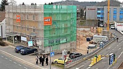 Am Vorderhaus wird bereits gearbeitet.