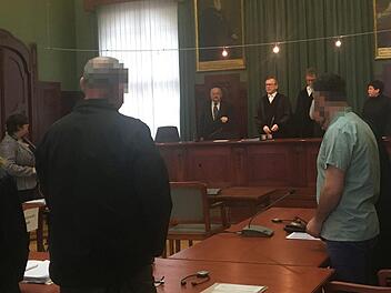 Im Schwurgerichtssaal des Landgerichts Bayreuth wurde im Prozess gegen fünf rumänische Angeklagte das Urteil verkündet. Sie hatten bei einem Einbruch in  Mainleus hochwertige Bohrrohlinge und Metall im Wert von 165 000 Euro gestohlen. Stephan Tiroch