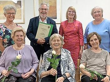 Die Geehrten mit den Vertretern des Gesangvereins Cäcilia
