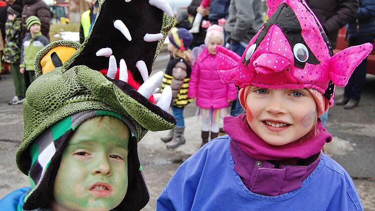 Rosenmontagszug in Stangenroth. Foto: Sigismund von Dobschütz