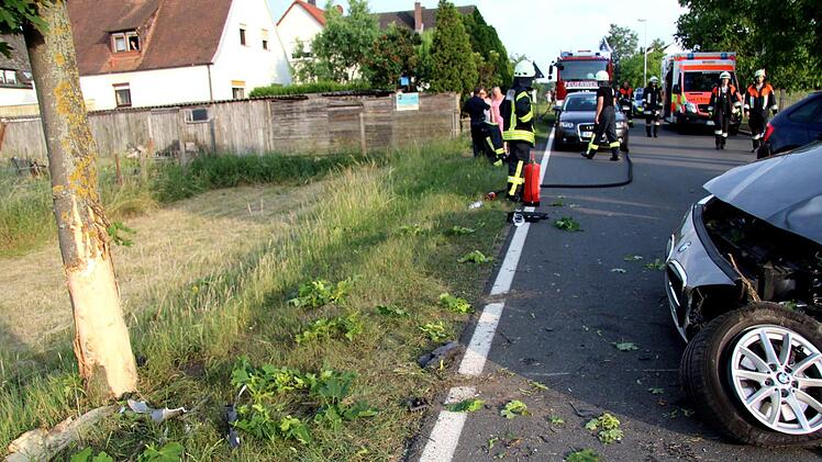 Am BMW entstand ein Totalschaden.   Foto: Richard Sänger