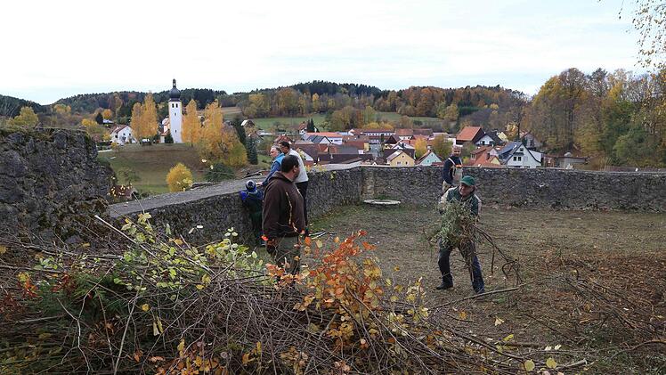 Felsfreilegung an der Burgruine in Bärnfels Foto: Franz Galster