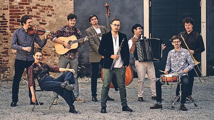 Das Moritz Wei&szlig; Klezmer Trio & Styrian Klezmore Orchestra spielt zur Er&ouml;ffnung des Festivals auf.
