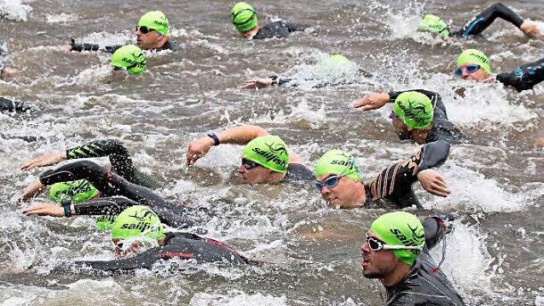 Ein Hauen und Stechen ist jedes Mal der Start beim Schwimmen im Main bei Altenkunstadt.