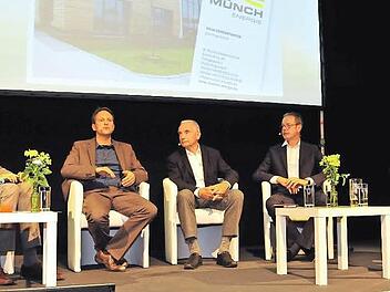 Über die Zukunft der Energie diskutierten in Rugendorf (von links): Moderator Martin Klappig, Mario Münch, Rainer Kober, Peter Bofinger und Norbert Röttgen. Foto: Fuchs