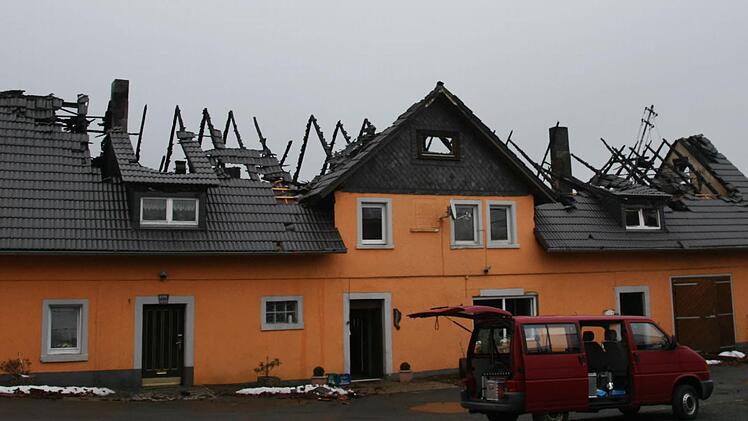 Am Tag danach: Von dem Bauernhaus in Kunreuth ...