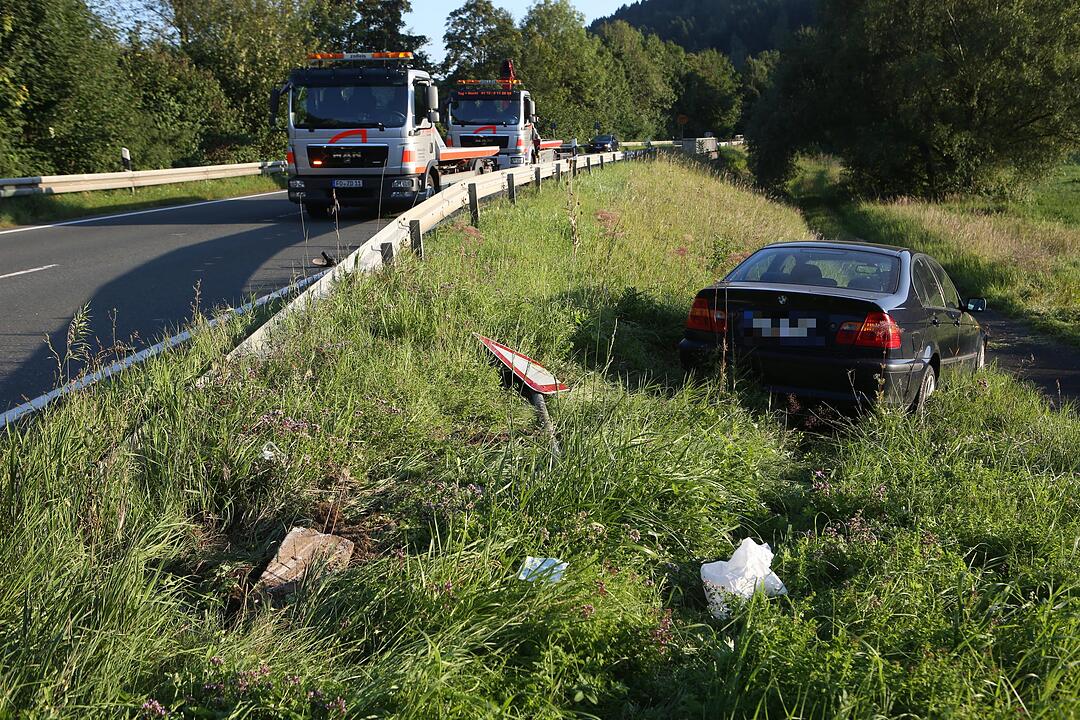 Unterleinleiter:BMW kollidiert frontal mit Roller