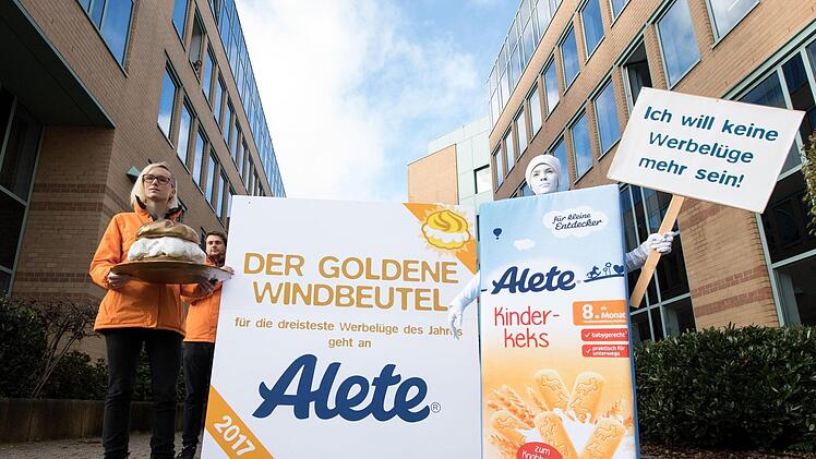 Der Babynahrung-Hersteller Alete soll entgegen medizinischer Empfehlung einen zuckrigen Babykeks schon f&uuml;r S&auml;uglinge ab dem achten Monat vermarkten. Fabian Sommer/dpa
