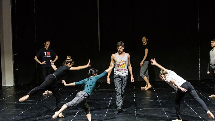 "Der Glöckner von Notre-Dame": Probenszene aus Mark McClains Ballett nach dem Roman von Victor Hugo. Die Neuproduktion feiert am 14. März Premiere.Foto: Jochen Berger