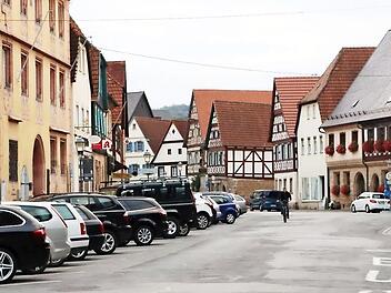 Bürgermeister und Verwaltung sind fieberhaft am Arbeiten, dass es in Teilabschnitten in der Weismainer Innenstadt mit der Kanalsanierung losgehen kann. Foto: Roland Dietz